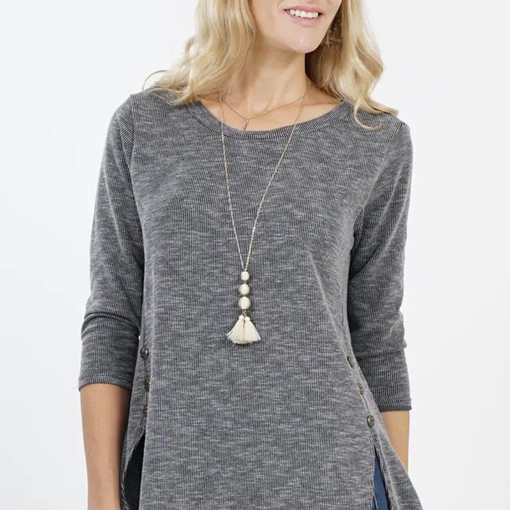 Side-button 3/4 sleeve tulip hem tunic